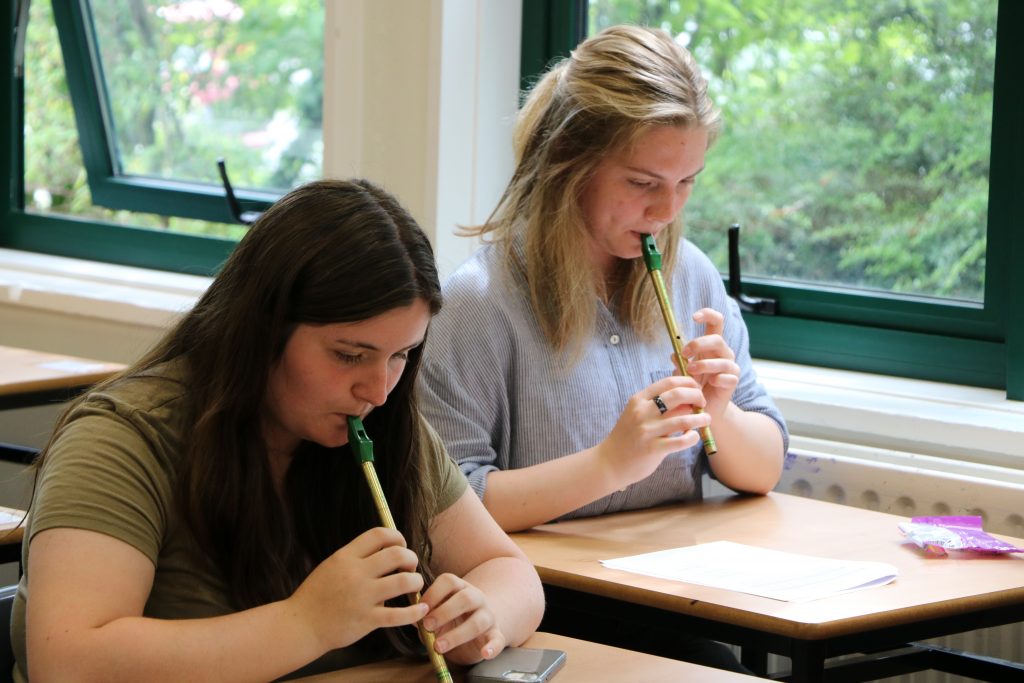 Tin Whistle Workshop-Morgan and Sofia 2022